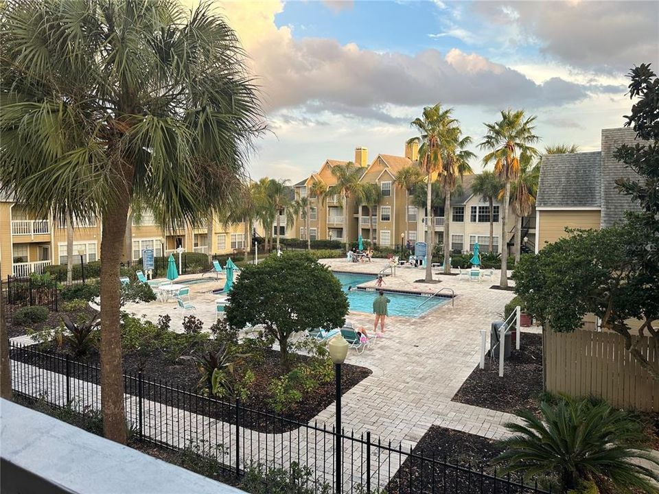 For Rent: $1,300 (1 beds, 1 baths, 627 Square Feet)