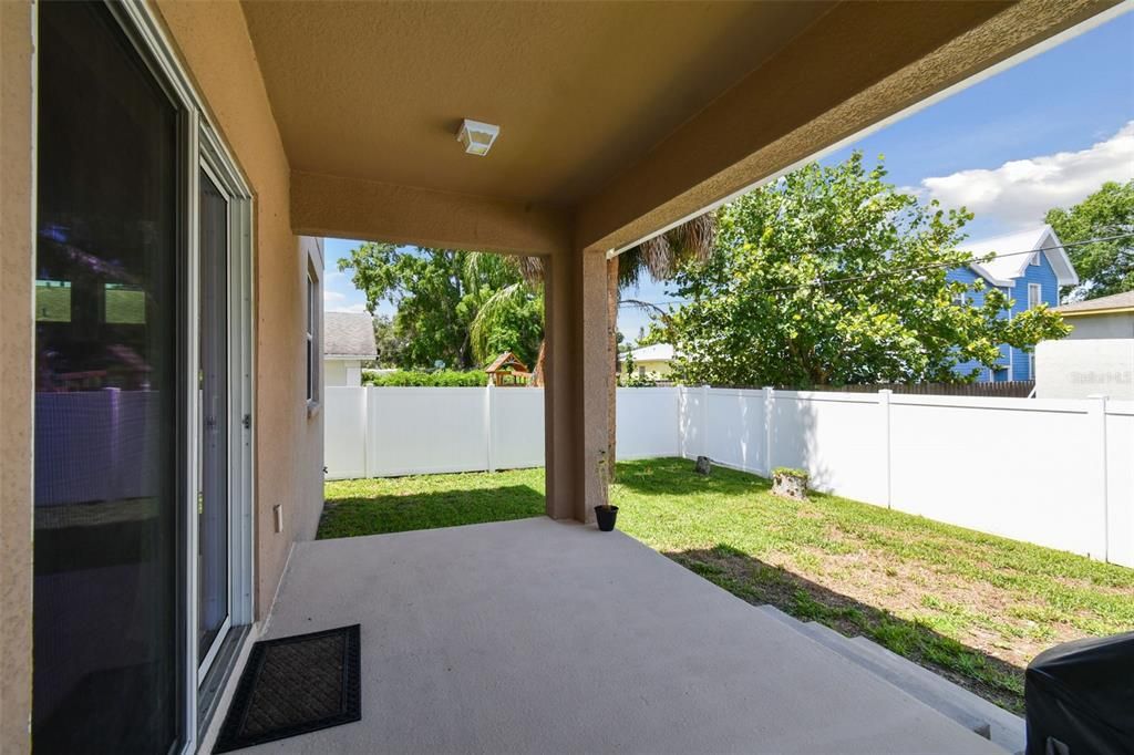 For Rent: $3,600 (4 beds, 2 baths, 1811 Square Feet)