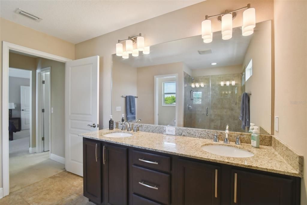 For Rent: $3,600 (4 beds, 2 baths, 1811 Square Feet)