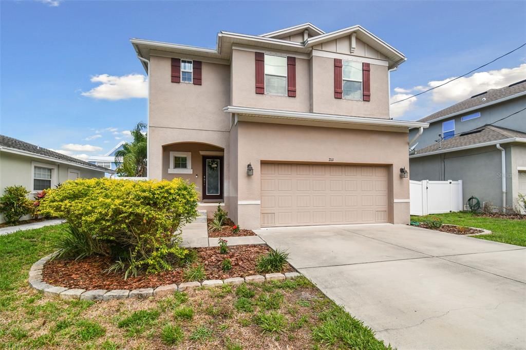 For Rent: $3,600 (4 beds, 2 baths, 1811 Square Feet)