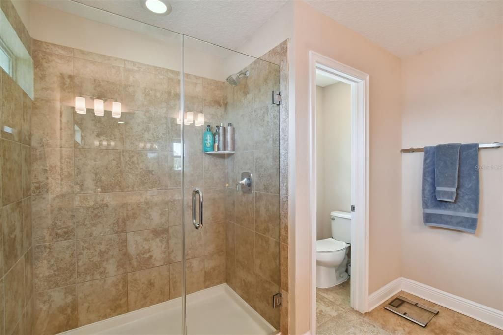 For Rent: $3,600 (4 beds, 2 baths, 1811 Square Feet)