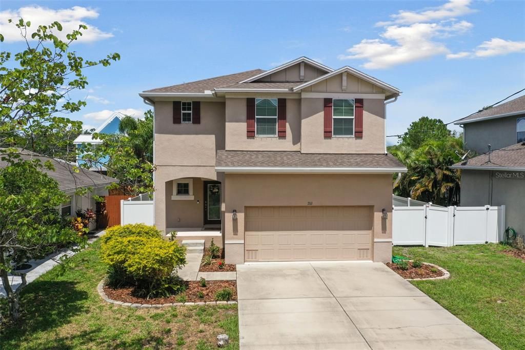 For Rent: $3,600 (4 beds, 2 baths, 1811 Square Feet)