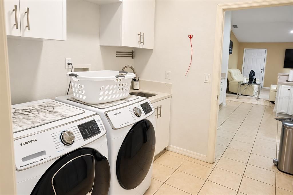 В аренду: $2,700 (3 спален, 2 ванн, 2351 Квадратных фут)