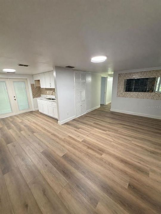 For Sale: $274,900 (3 beds, 1 baths, 798 Square Feet)