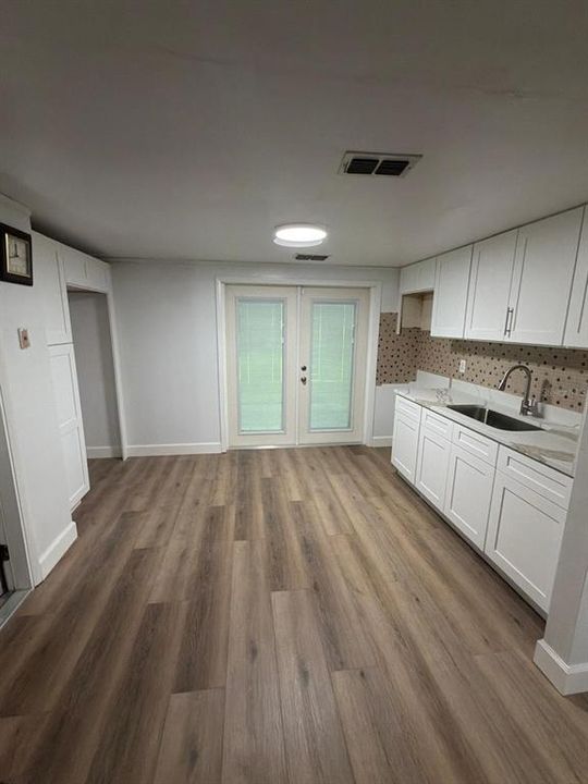 For Sale: $274,900 (3 beds, 1 baths, 798 Square Feet)