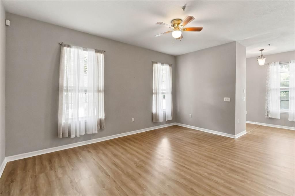 For Sale: $269,900 (3 beds, 2 baths, 1668 Square Feet)