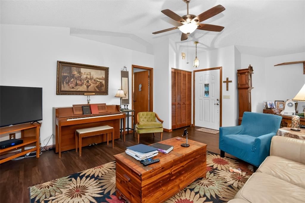 For Sale: $269,900 (3 beds, 2 baths, 1980 Square Feet)