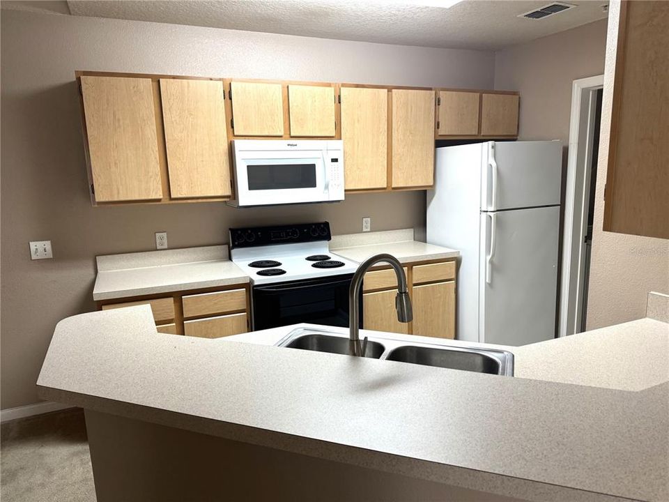 For Rent: $1,450 (1 beds, 1 baths, 856 Square Feet)