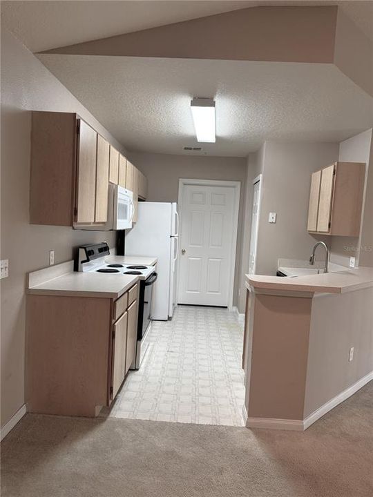 For Rent: $1,450 (1 beds, 1 baths, 856 Square Feet)