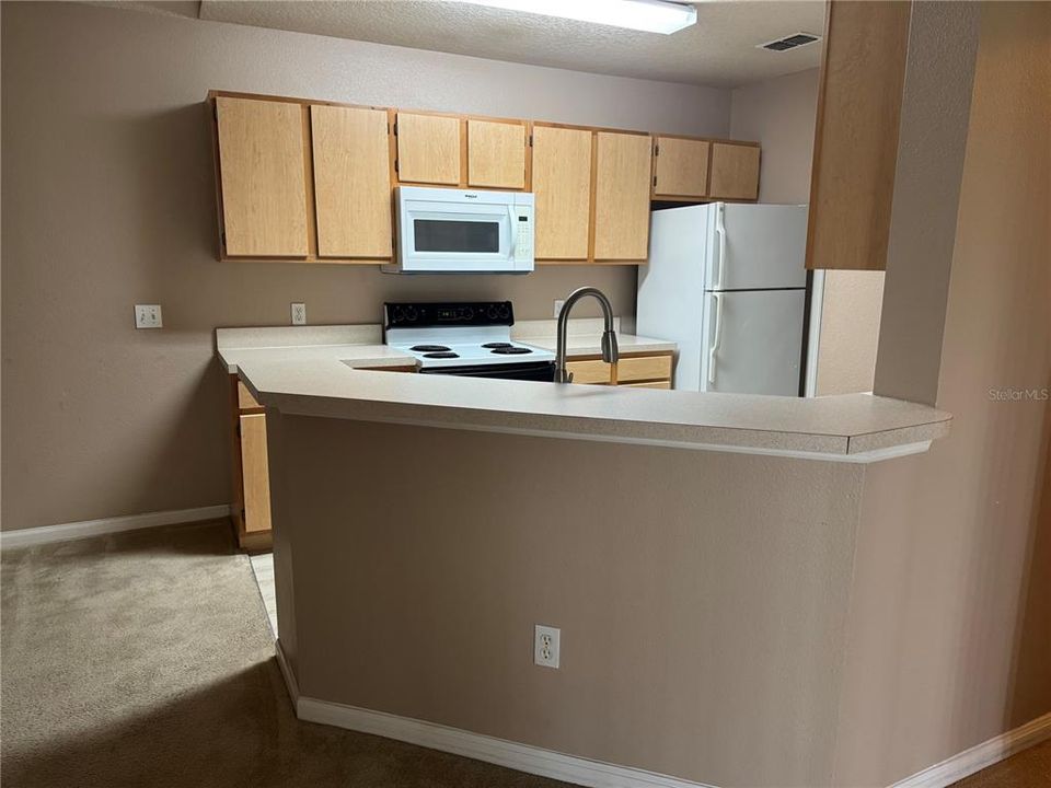 For Rent: $1,450 (1 beds, 1 baths, 856 Square Feet)