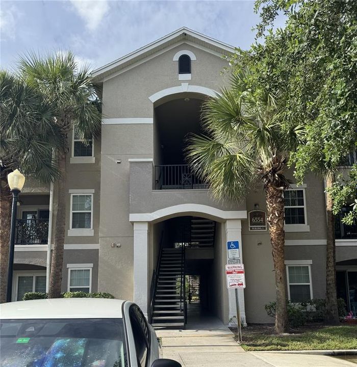 For Rent: $1,450 (1 beds, 1 baths, 856 Square Feet)