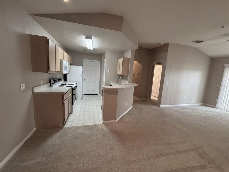 For Rent: $1,450 (1 beds, 1 baths, 856 Square Feet)