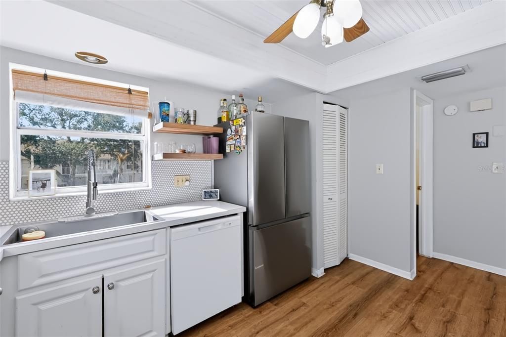 For Sale: $389,500 (3 beds, 2 baths, 1485 Square Feet)