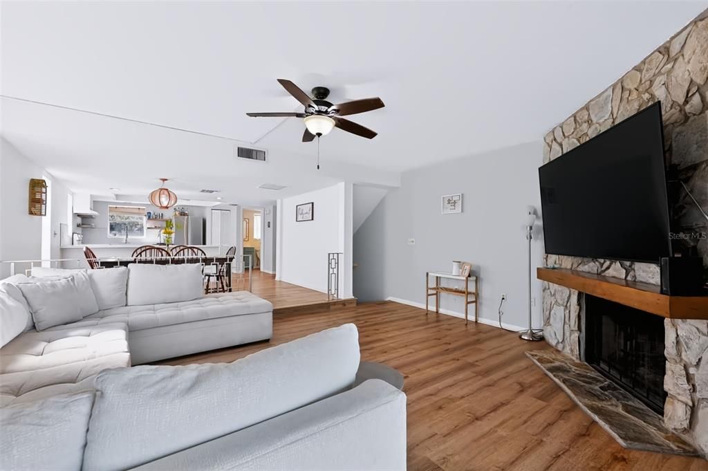 For Sale: $389,500 (3 beds, 2 baths, 1485 Square Feet)