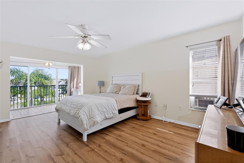 For Sale: $389,500 (3 beds, 2 baths, 1485 Square Feet)