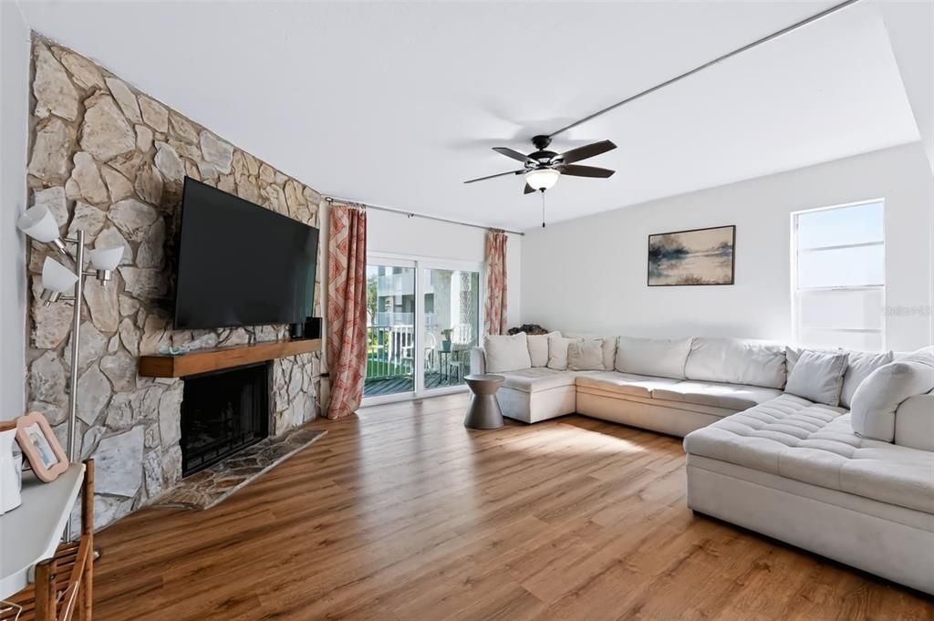 For Sale: $389,500 (3 beds, 2 baths, 1485 Square Feet)