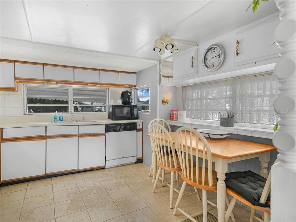 For Sale: $85,000 (2 beds, 2 baths, 516 Square Feet)