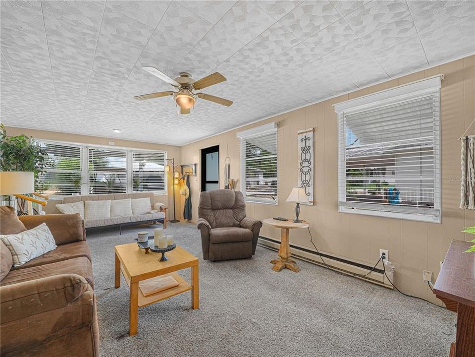 For Sale: $85,000 (2 beds, 2 baths, 516 Square Feet)