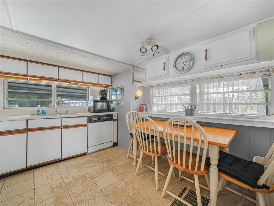 For Sale: $85,000 (2 beds, 2 baths, 516 Square Feet)
