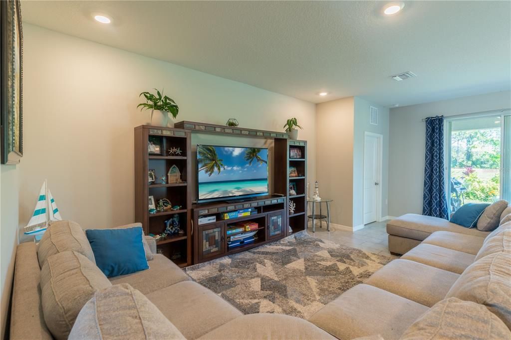 For Sale: $525,000 (4 beds, 2 baths, 2051 Square Feet)