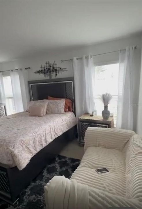For Sale: $380,000 (4 beds, 2 baths, 1821 Square Feet)