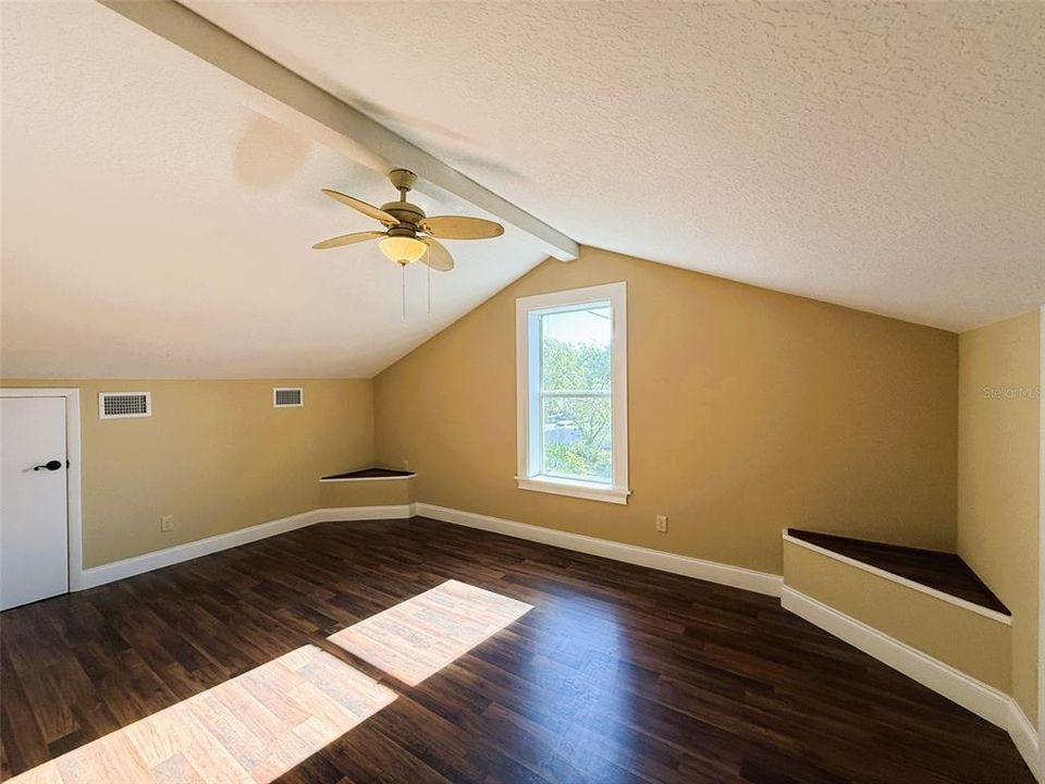 For Sale: $379,000 (4 beds, 2 baths, 2011 Square Feet)