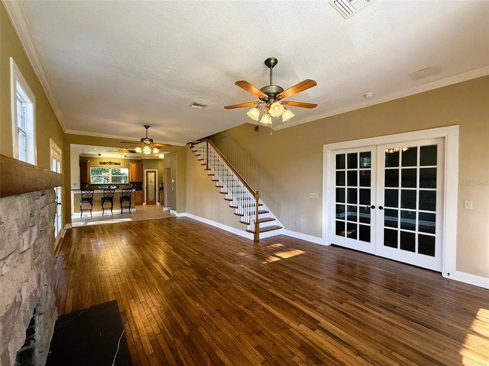 For Sale: $379,000 (4 beds, 2 baths, 2011 Square Feet)