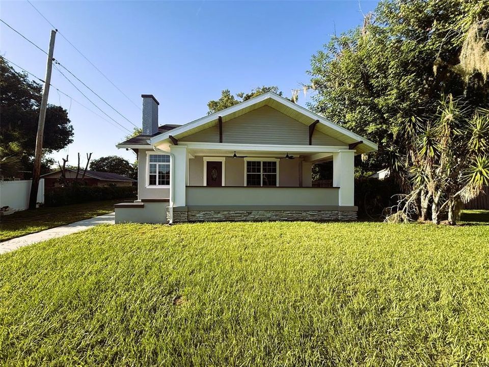 For Sale: $379,000 (4 beds, 2 baths, 2011 Square Feet)