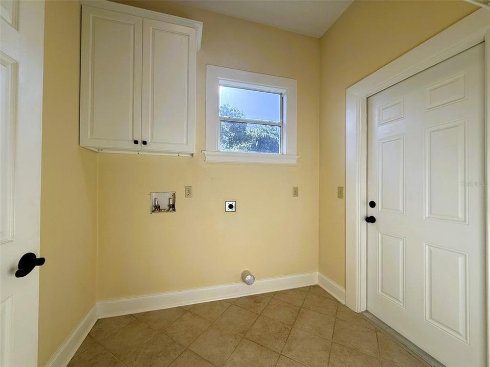 For Sale: $379,000 (4 beds, 2 baths, 2011 Square Feet)