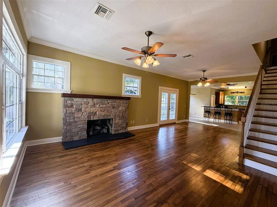 For Sale: $379,000 (4 beds, 2 baths, 2011 Square Feet)