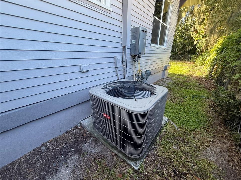 For Sale: $379,000 (4 beds, 2 baths, 2011 Square Feet)