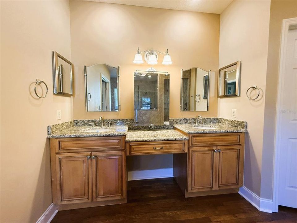 For Sale: $379,000 (4 beds, 2 baths, 2011 Square Feet)