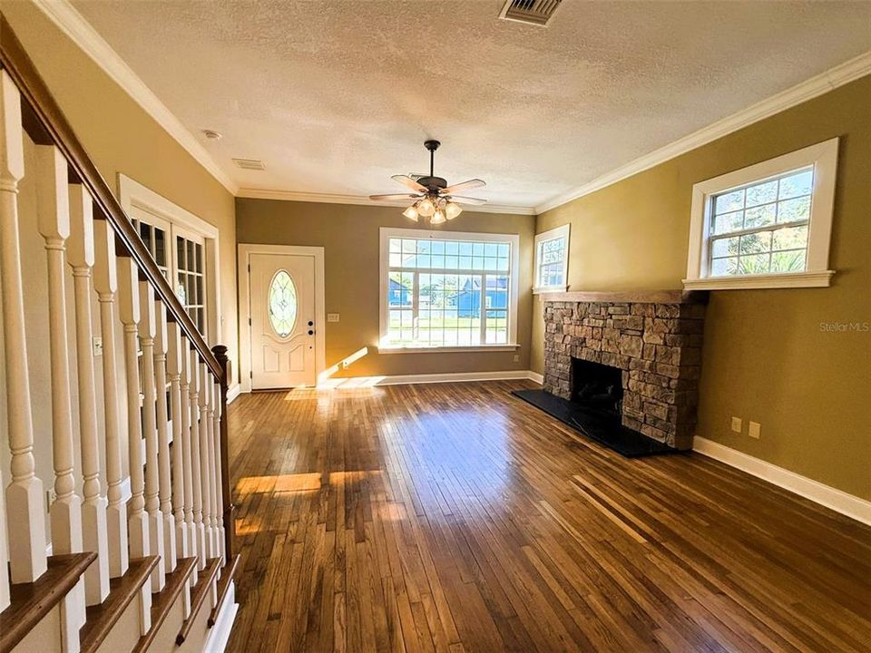 For Sale: $379,000 (4 beds, 2 baths, 2011 Square Feet)
