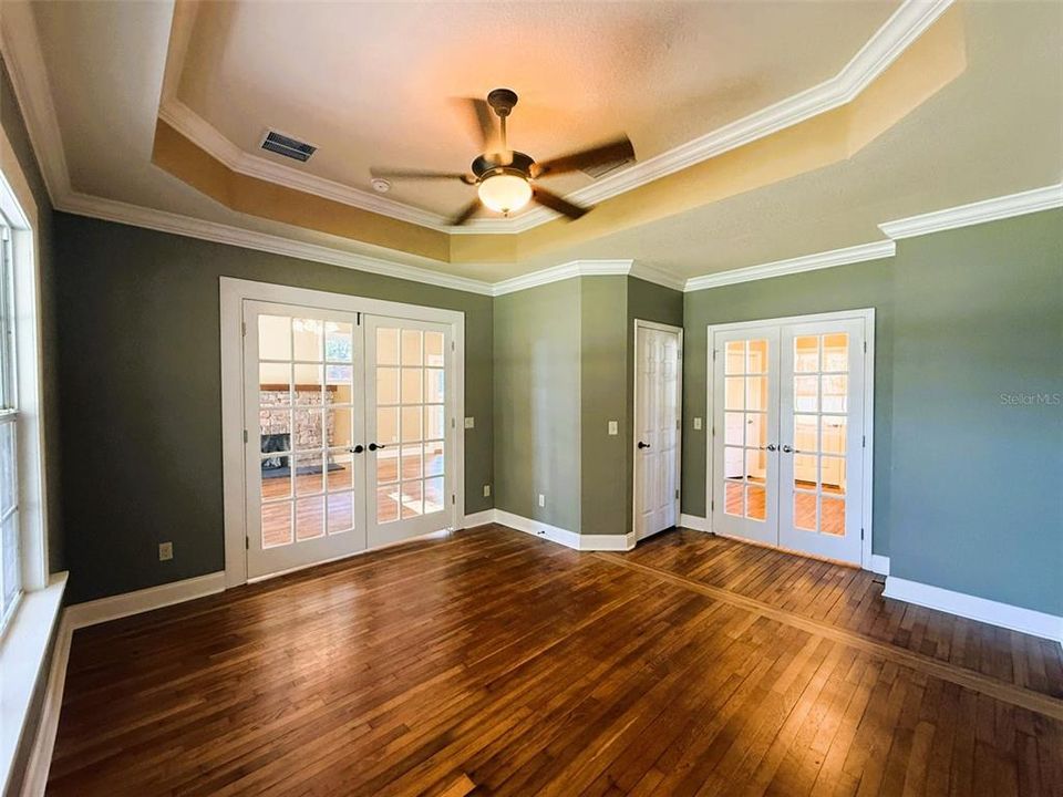 For Sale: $379,000 (4 beds, 2 baths, 2011 Square Feet)