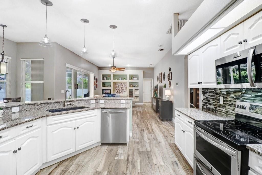 For Sale: $569,900 (4 beds, 3 baths, 2609 Square Feet)