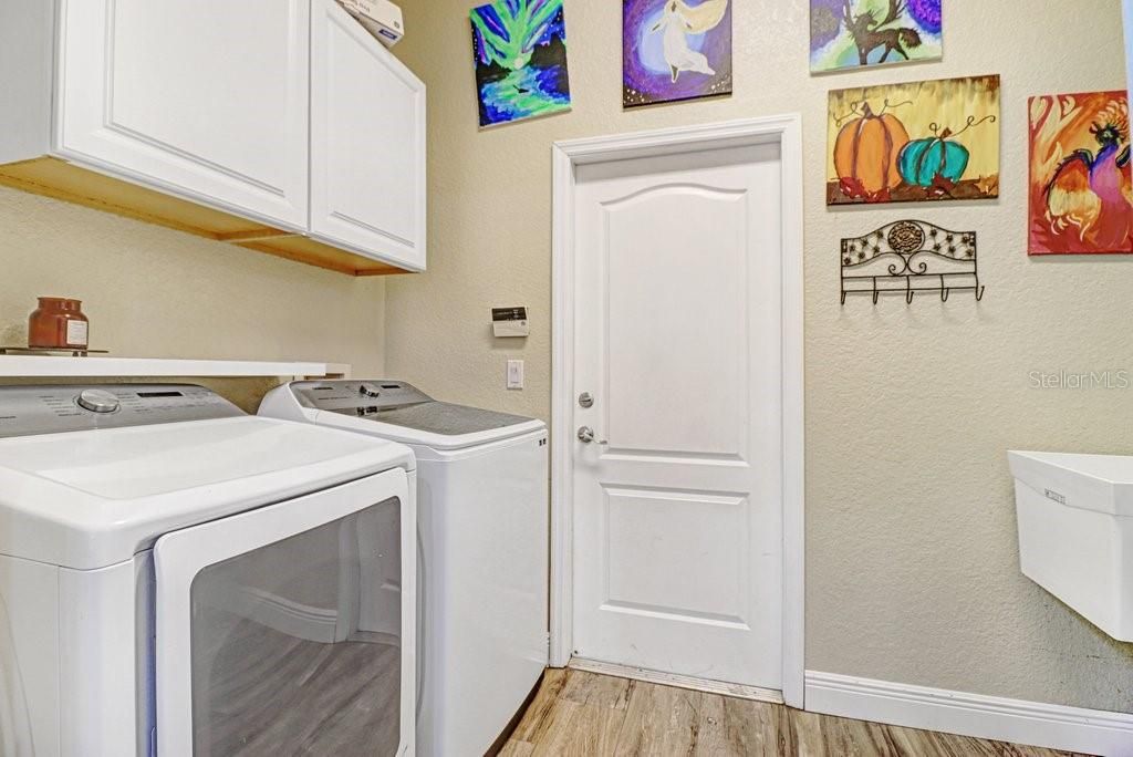For Sale: $569,900 (4 beds, 3 baths, 2609 Square Feet)