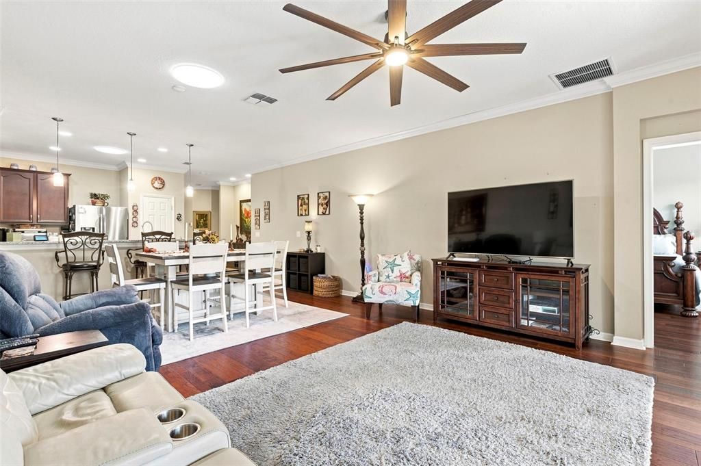 For Sale: $337,900 (3 beds, 2 baths, 1740 Square Feet)