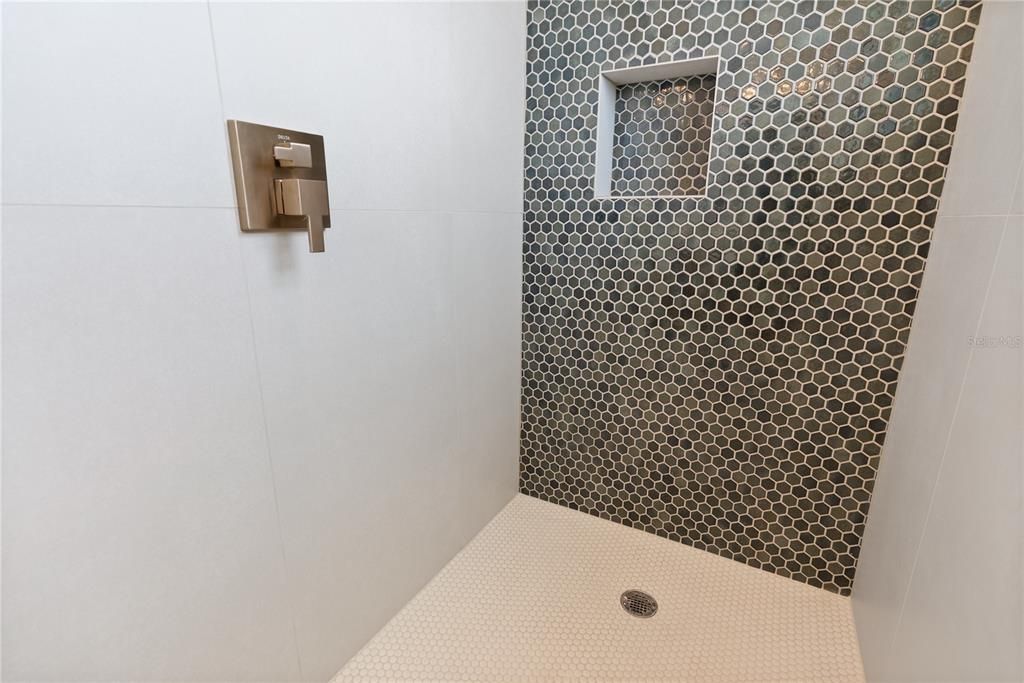 For Sale: $525,000 (3 beds, 2 baths, 1719 Square Feet)