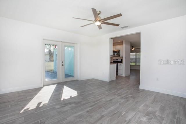 For Rent: $1,900 (3 beds, 2 baths, 1427 Square Feet)