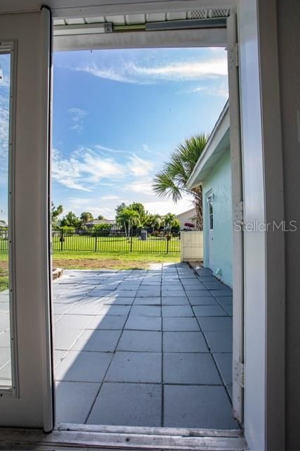 For Rent: $1,900 (3 beds, 2 baths, 1427 Square Feet)