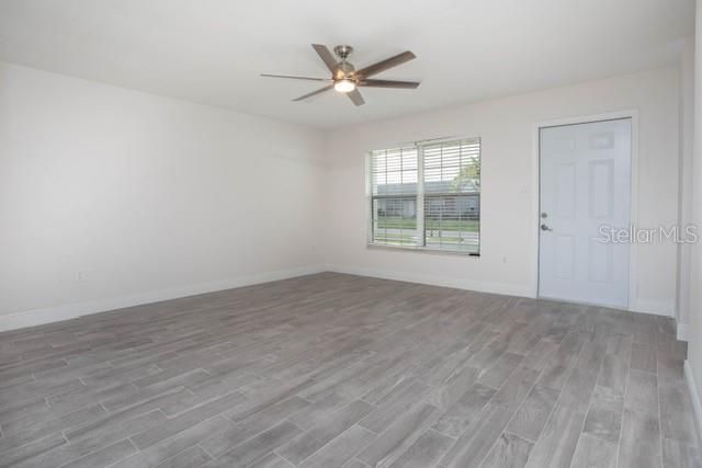 For Rent: $1,900 (3 beds, 2 baths, 1427 Square Feet)