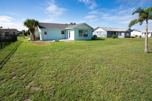 For Rent: $1,900 (3 beds, 2 baths, 1427 Square Feet)