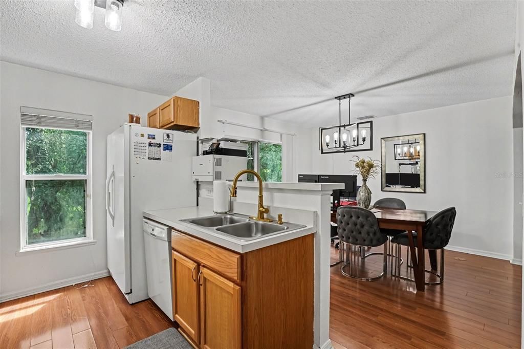 For Sale: $269,999 (3 beds, 2 baths, 1670 Square Feet)