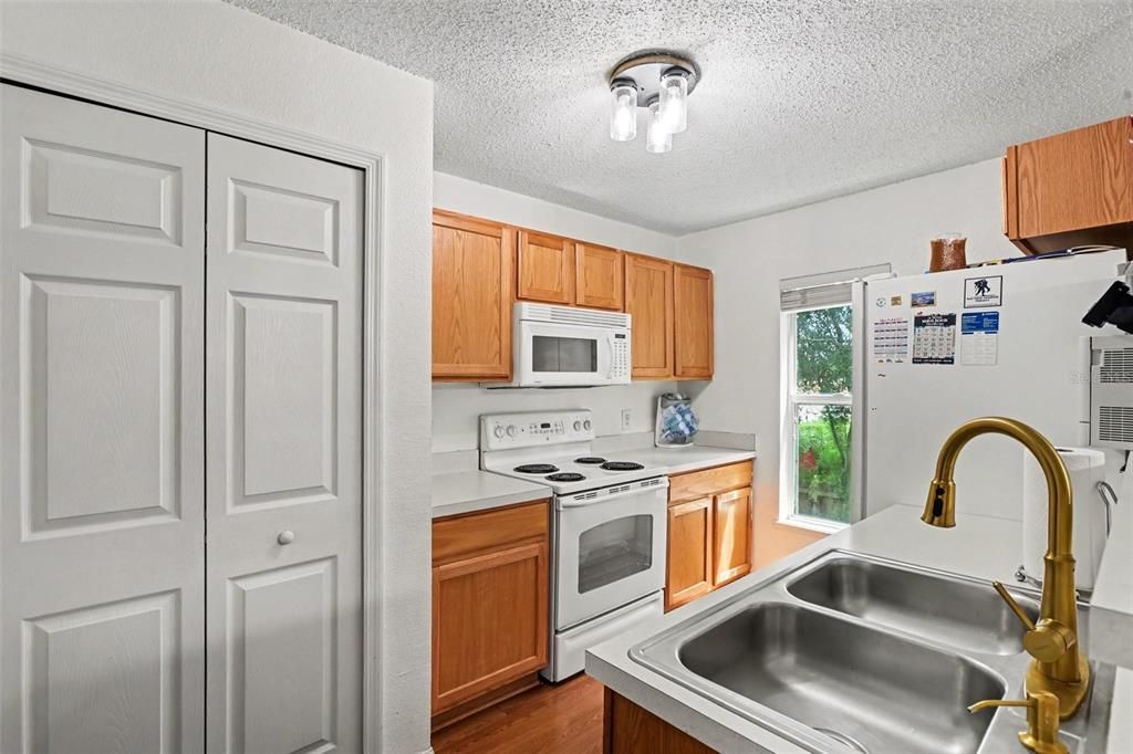 For Sale: $269,999 (3 beds, 2 baths, 1670 Square Feet)