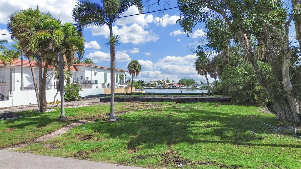 For Sale: $1,250,000 (0.37 acres)