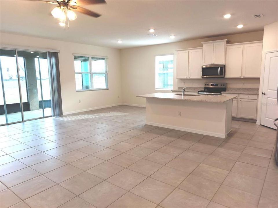 For Rent: $2,097 (4 beds, 2 baths, 2031 Square Feet)