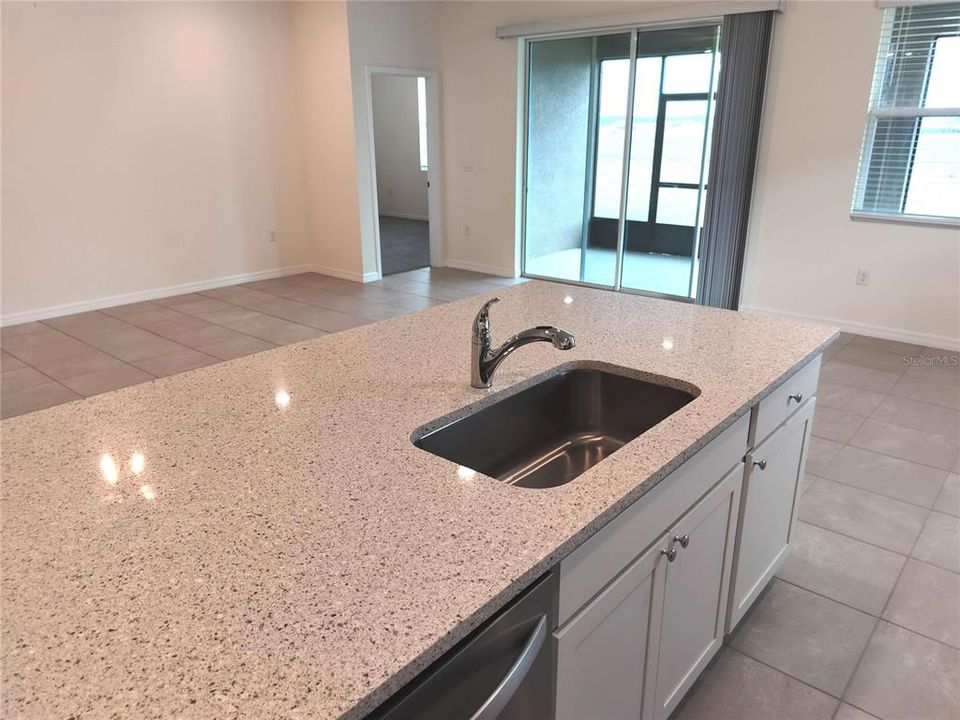 For Rent: $2,097 (4 beds, 2 baths, 2031 Square Feet)