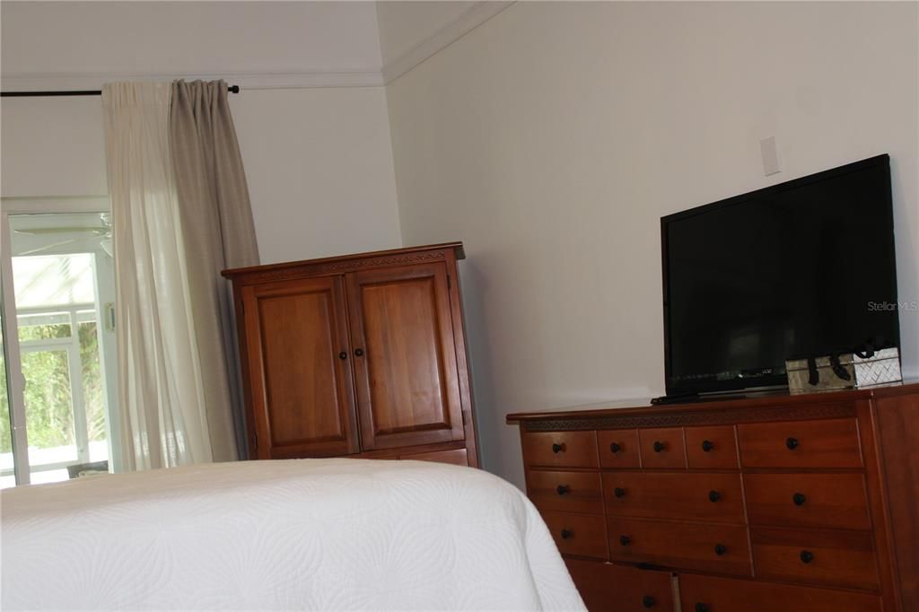 For Rent: $3,200 (4 beds, 3 baths, 2340 Square Feet)