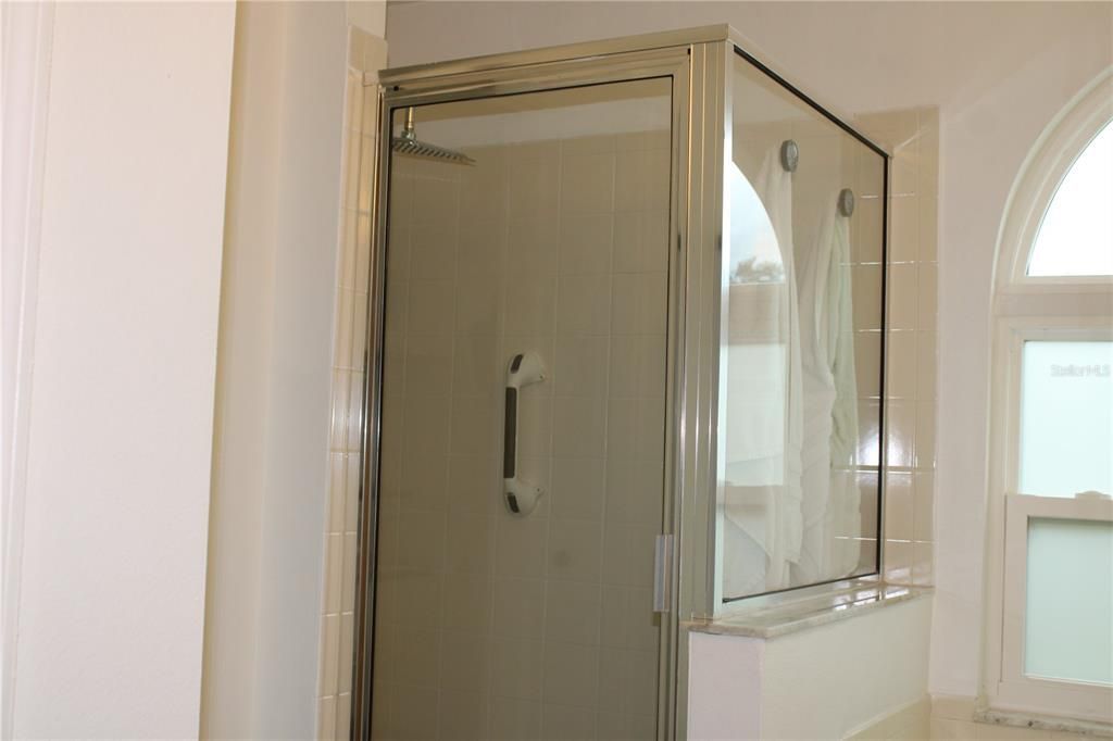 For Rent: $3,200 (4 beds, 3 baths, 2340 Square Feet)