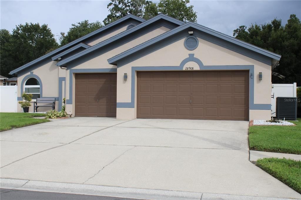 For Rent: $3,200 (4 beds, 3 baths, 2340 Square Feet)
